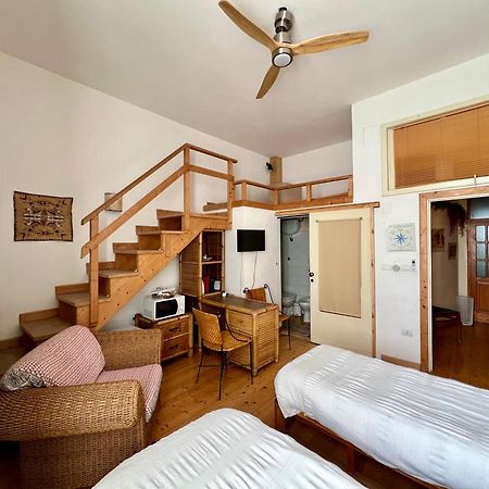B&B Le Finestre Su Via Cavour Sássari Quarto foto