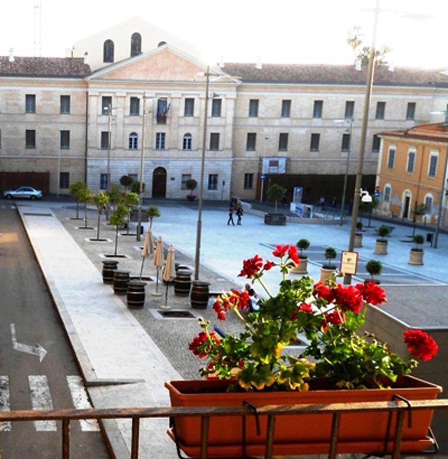 B&B Le Finestre Su Via Cavour Sássari Exterior foto