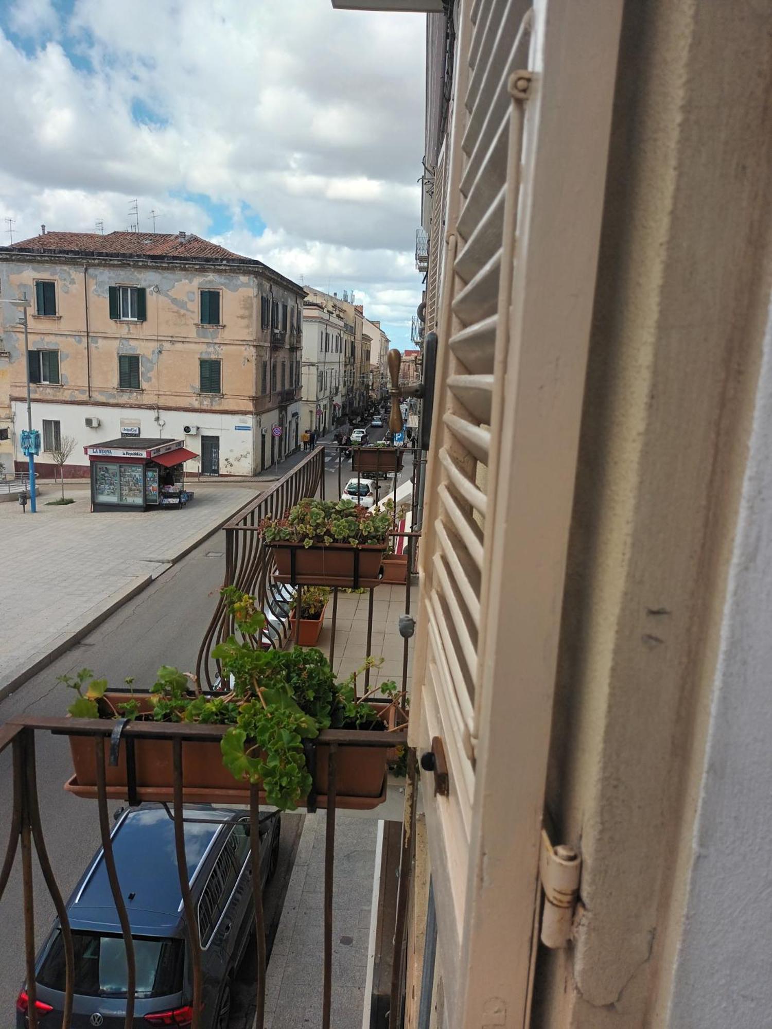 B&B Le Finestre Su Via Cavour Sássari Exterior foto