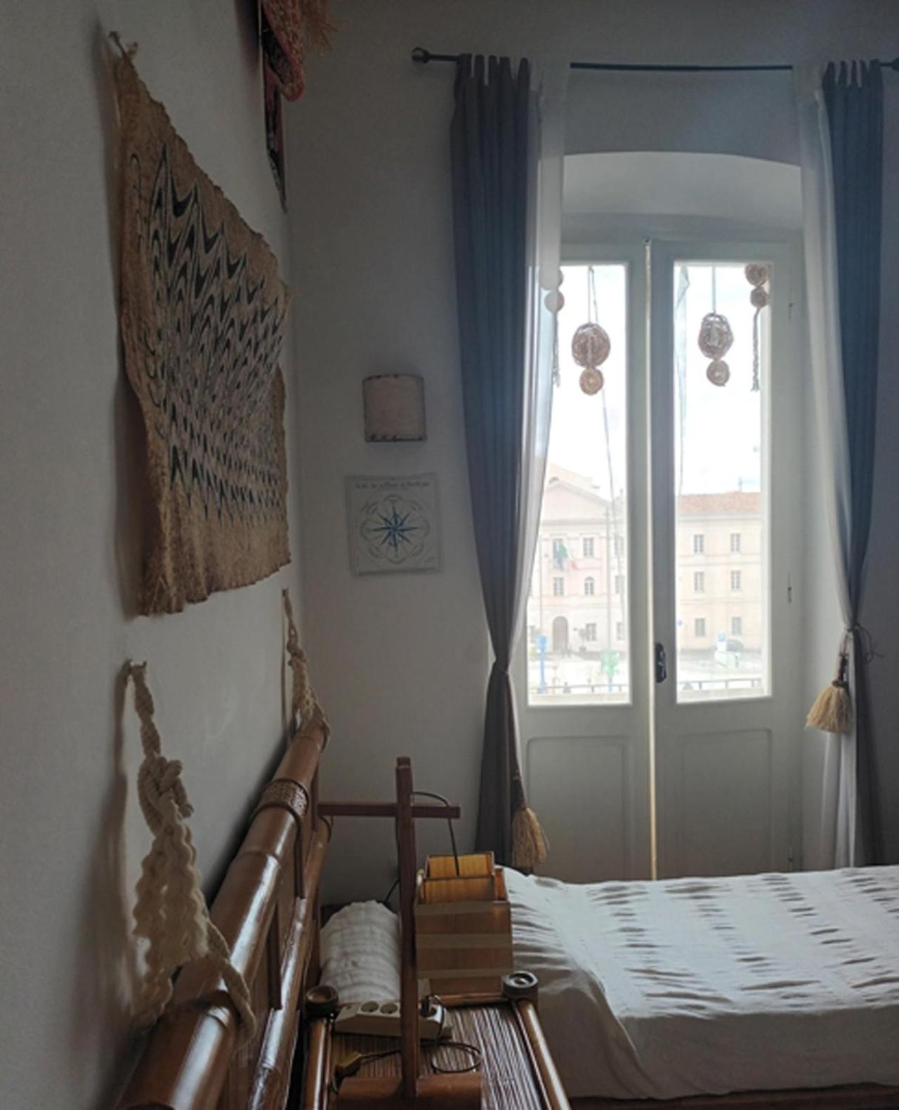 B&B Le Finestre Su Via Cavour Sássari Quarto foto