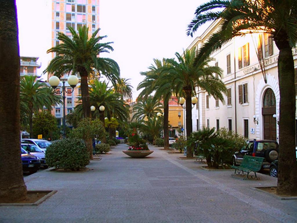 B&B Le Finestre Su Via Cavour Sássari Exterior foto
