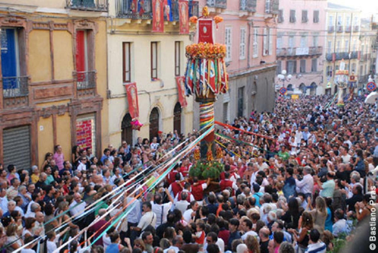 B&B Le Finestre Su Via Cavour Sássari Exterior foto